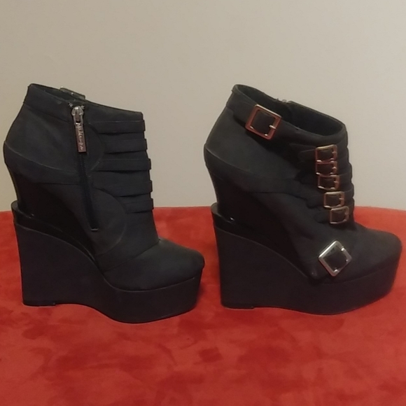 Platform booties - Picture 2 of 3